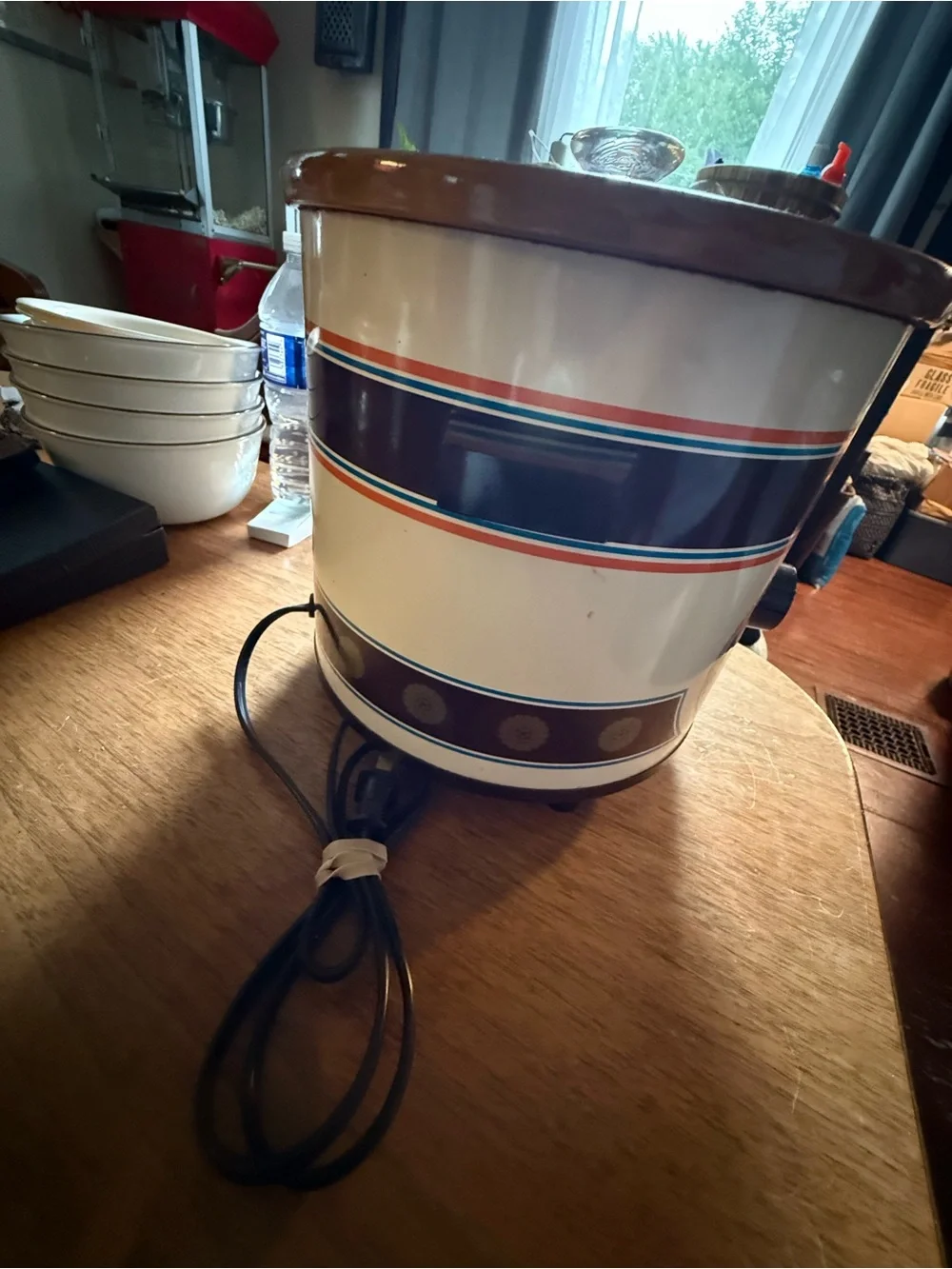 Vintage Brown and White Slow Cooker - Classic Countertop Crockpot